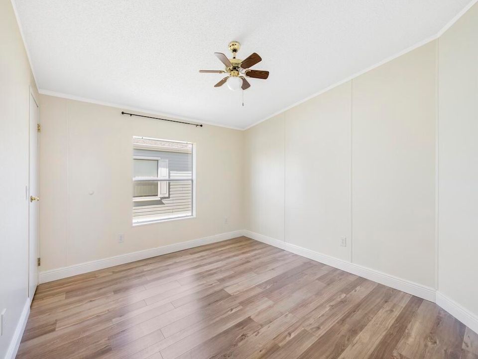 For Sale: $265,000 (2 beds, 2 baths, 1296 Square Feet)