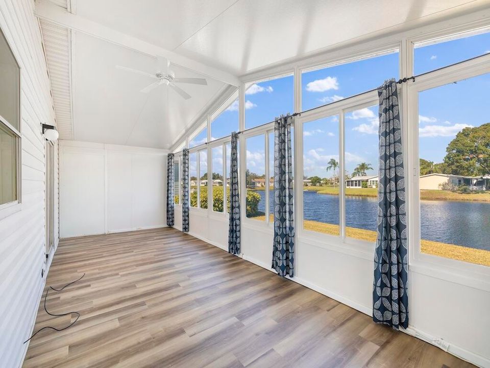 For Sale: $265,000 (2 beds, 2 baths, 1296 Square Feet)