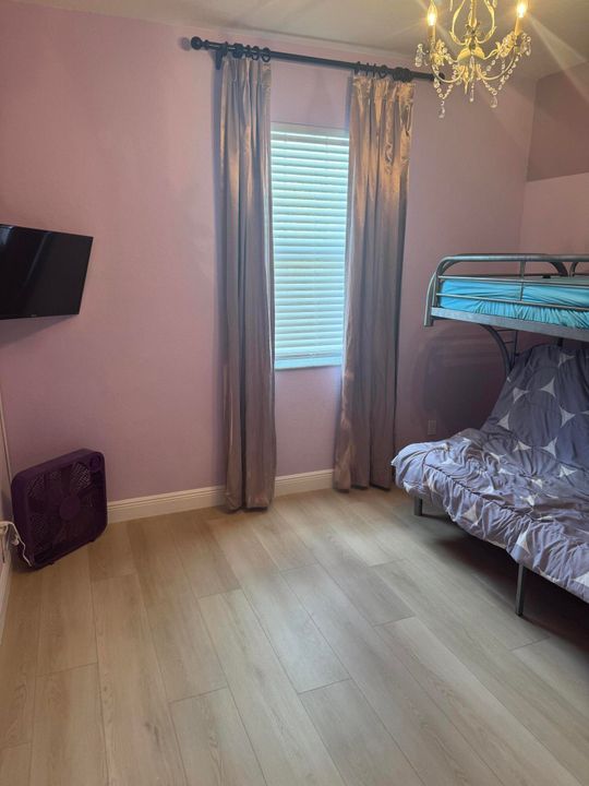 For Rent: $2,500 (3 beds, 2 baths, 1542 Square Feet)