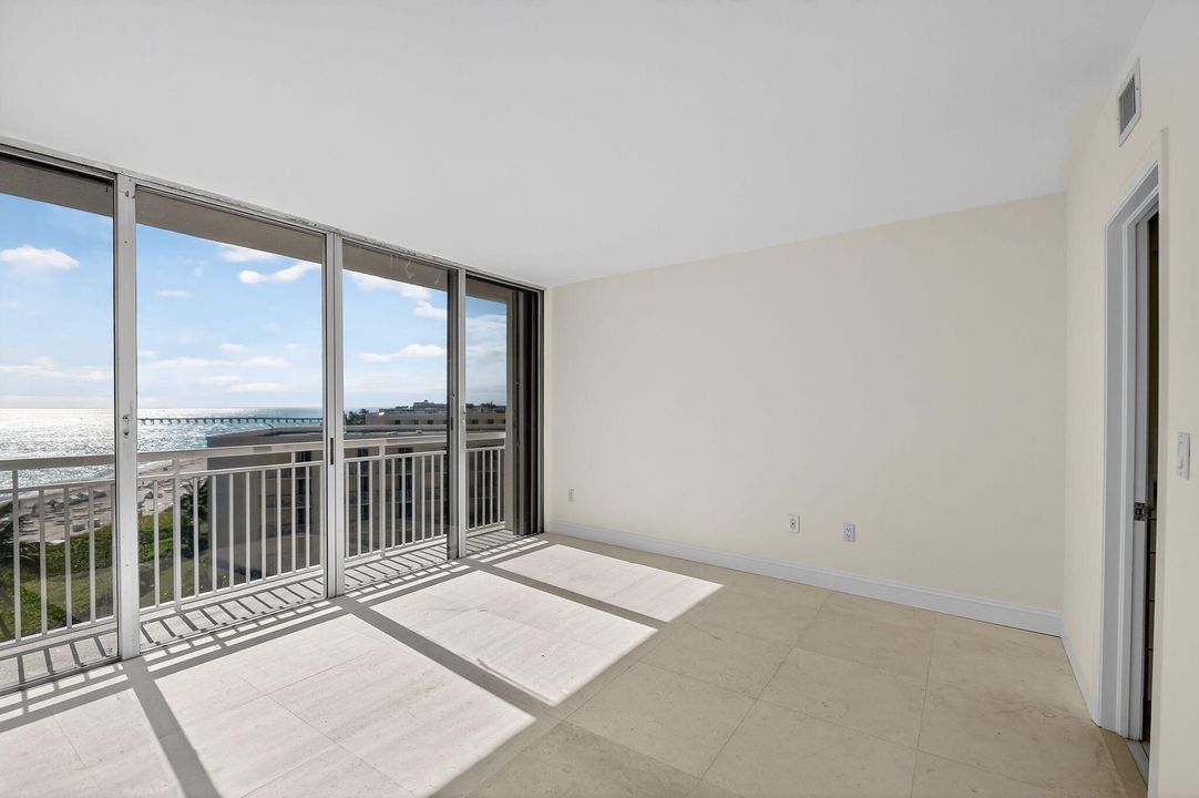 For Sale: $1,300,000 (2 beds, 2 baths, 1294 Square Feet)