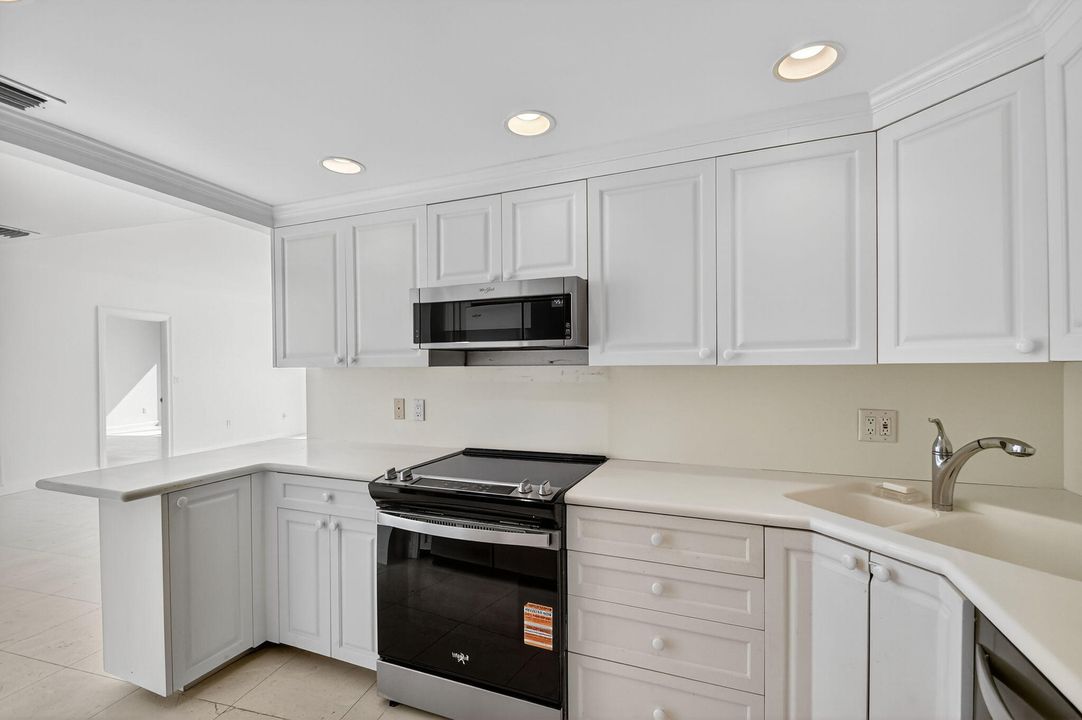 For Sale: $1,300,000 (2 beds, 2 baths, 1294 Square Feet)
