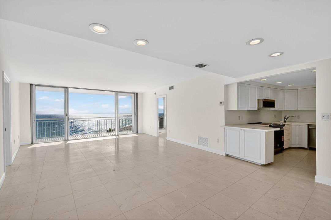 For Sale: $1,300,000 (2 beds, 2 baths, 1294 Square Feet)