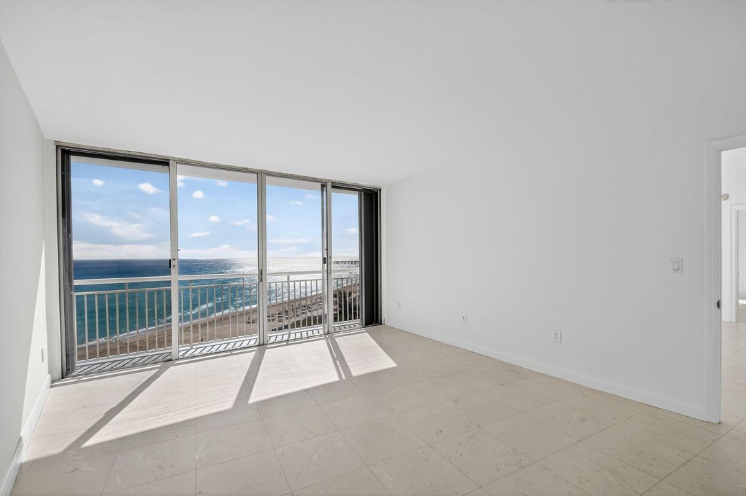 For Sale: $1,300,000 (2 beds, 2 baths, 1294 Square Feet)