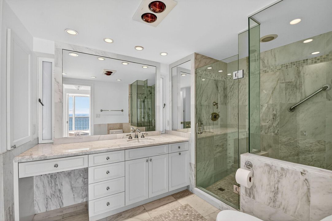 For Sale: $1,300,000 (2 beds, 2 baths, 1294 Square Feet)