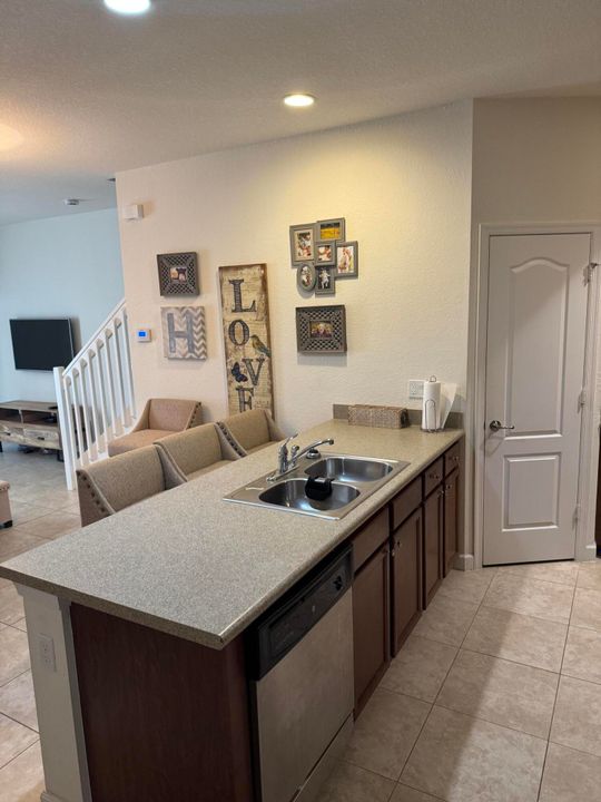 For Rent: $2,500 (3 beds, 2 baths, 1542 Square Feet)