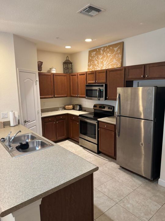 For Rent: $2,500 (3 beds, 2 baths, 1542 Square Feet)