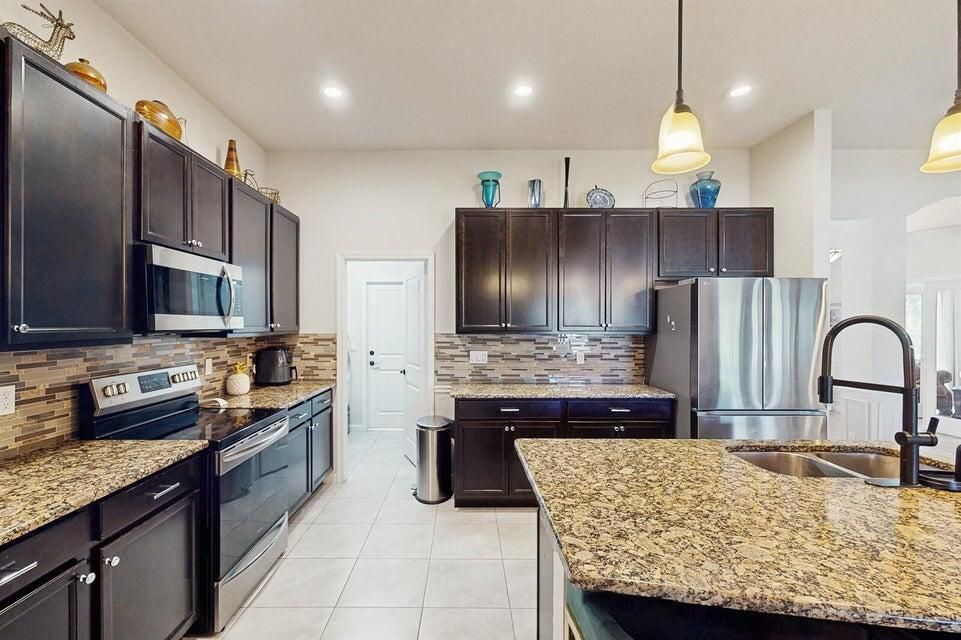 En Venta: $505,000 (4 camas, 3 baños, 2218 Pies cuadrados)