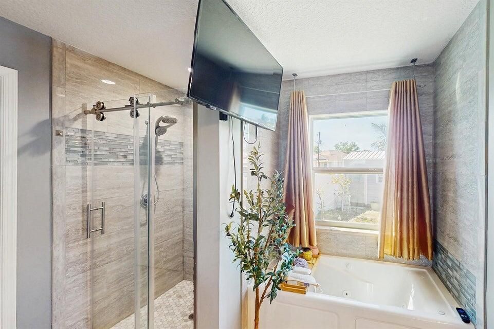 En Venta: $505,000 (4 camas, 3 baños, 2218 Pies cuadrados)