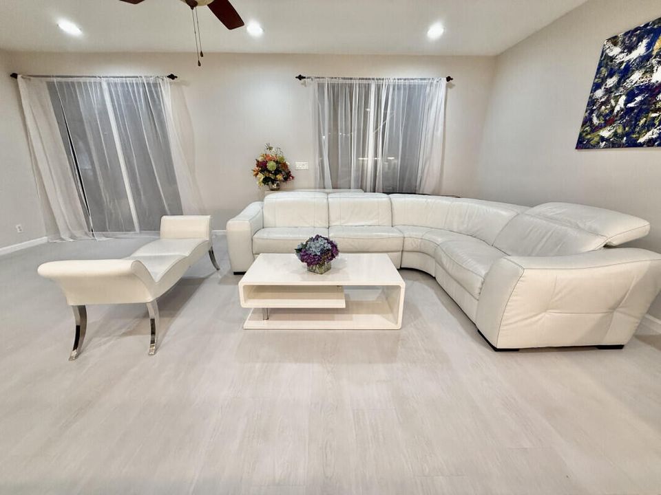 For Sale: $739,999 (5 beds, 3 baths, 2835 Square Feet)