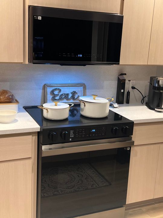 На продажу: $374,900 (2 спален, 2 ванн, 1152 Квадратных фут)