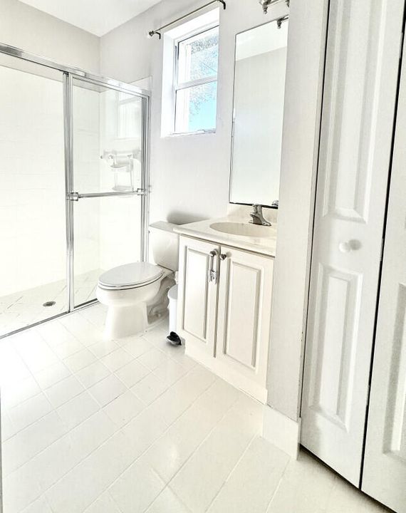 For Sale: $739,999 (5 beds, 3 baths, 2835 Square Feet)