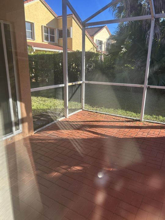 For Rent: $3,400 (4 beds, 2 baths, 1580 Square Feet)