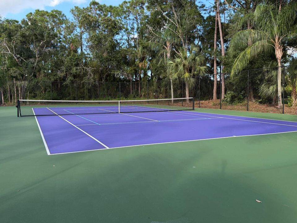 合同活跃: $599,900 (3 贝兹, 2 浴室, 2037 平方英尺)