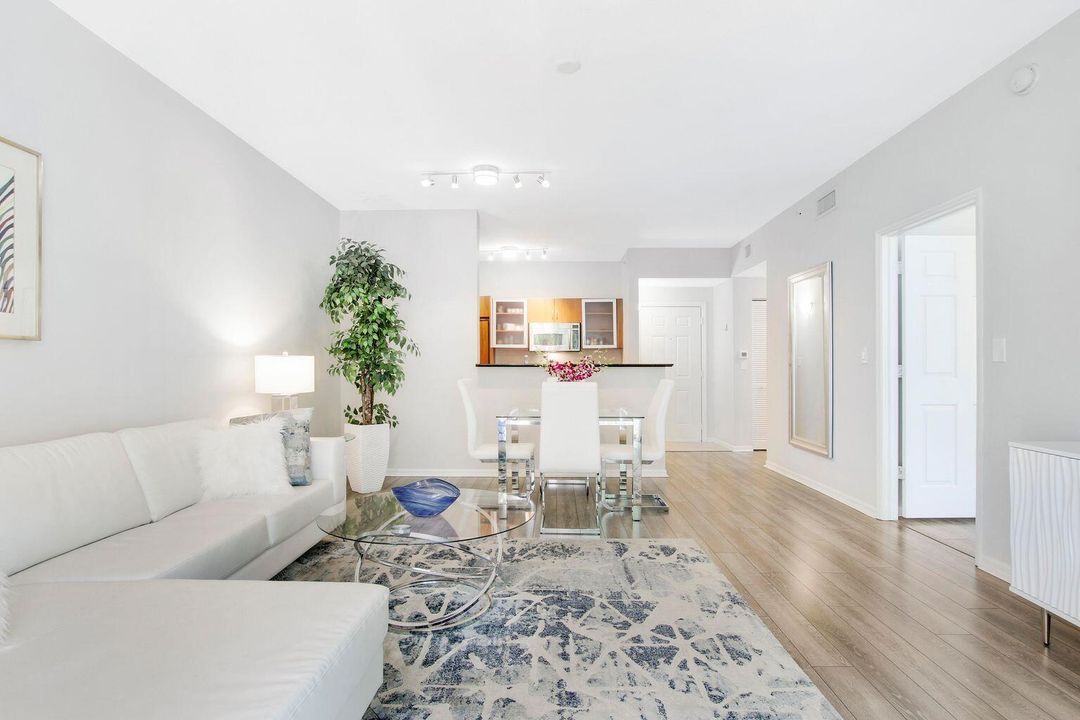 For Rent: $3,400 (1 beds, 1 baths, 797 Square Feet)