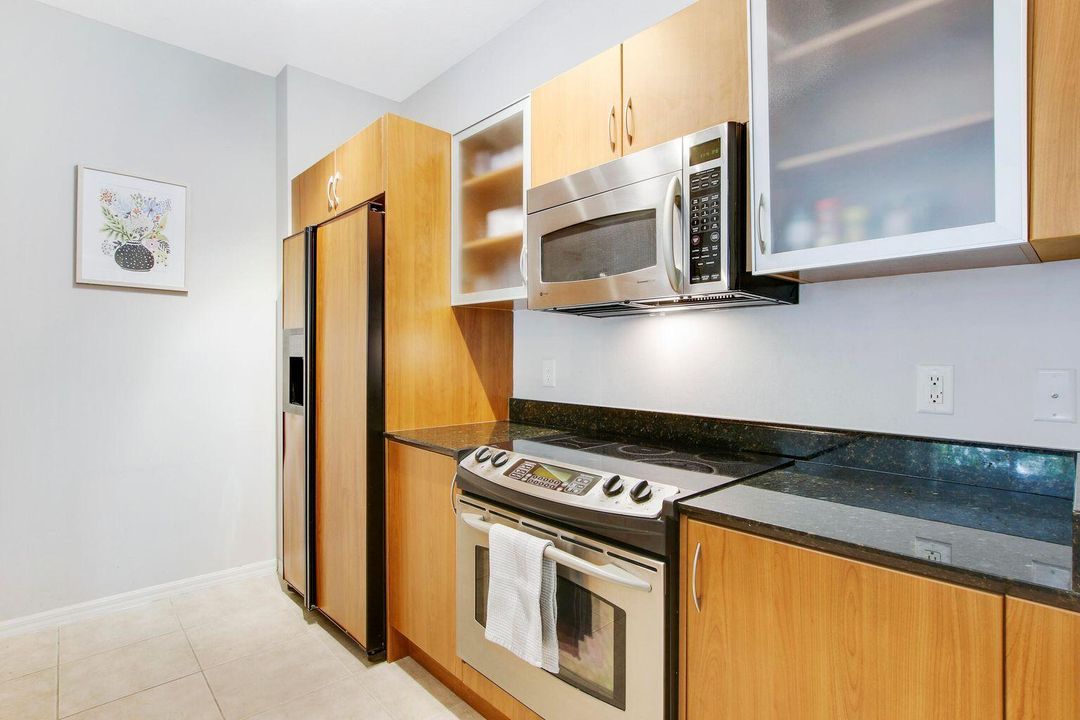 For Rent: $3,400 (1 beds, 1 baths, 797 Square Feet)