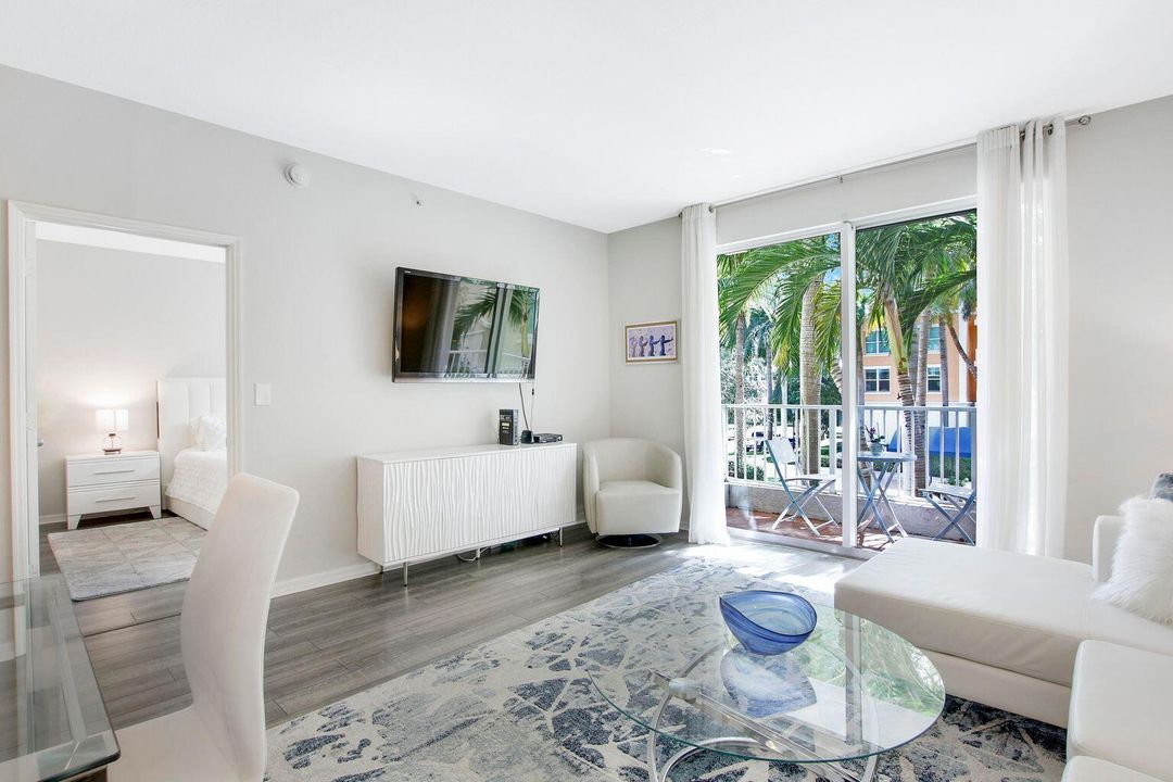 For Rent: $3,400 (1 beds, 1 baths, 797 Square Feet)