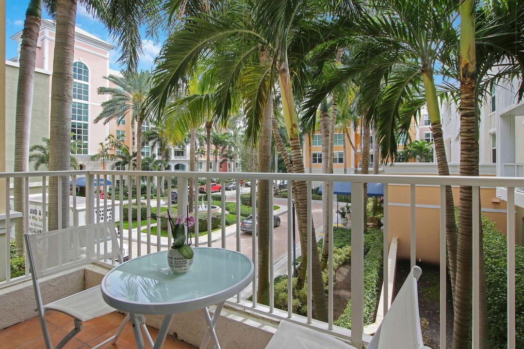 For Rent: $3,400 (1 beds, 1 baths, 797 Square Feet)