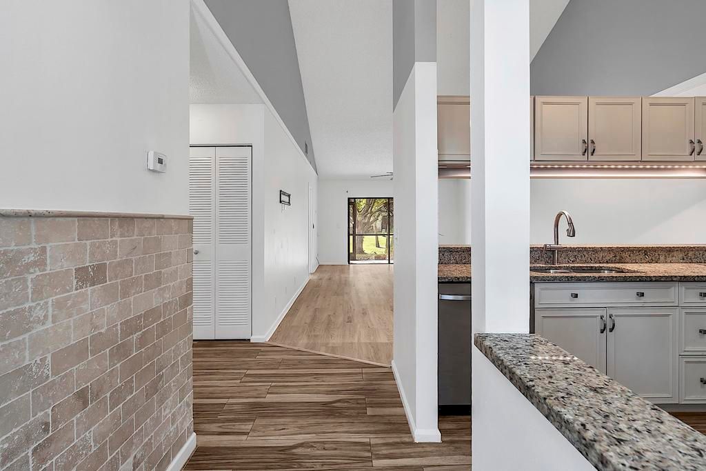 Active With Contract: $399,000 (2 beds, 2 baths, 1062 Square Feet)