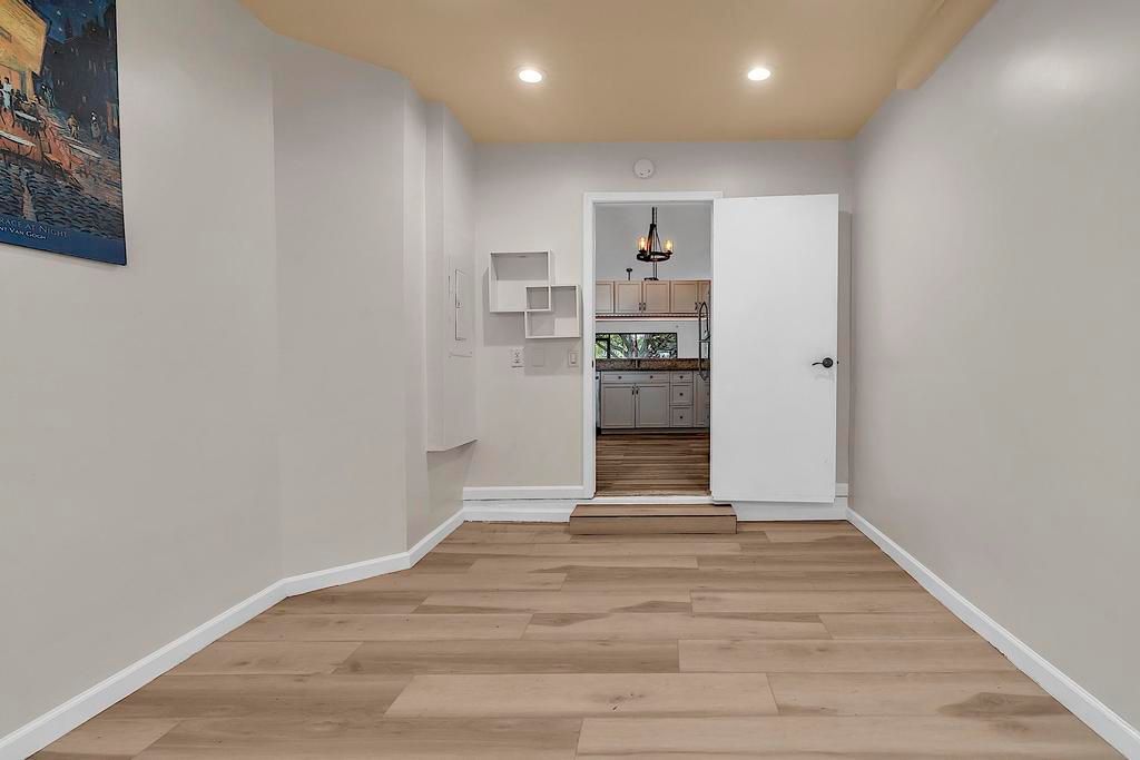 Active With Contract: $399,000 (2 beds, 2 baths, 1062 Square Feet)