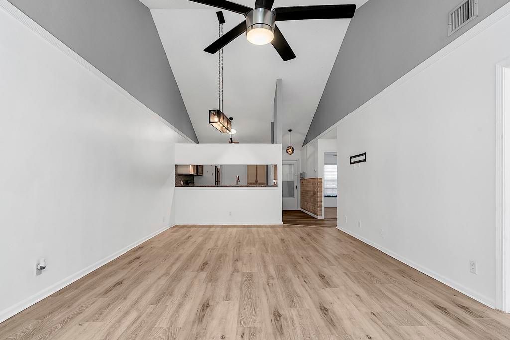 Active With Contract: $399,000 (2 beds, 2 baths, 1062 Square Feet)