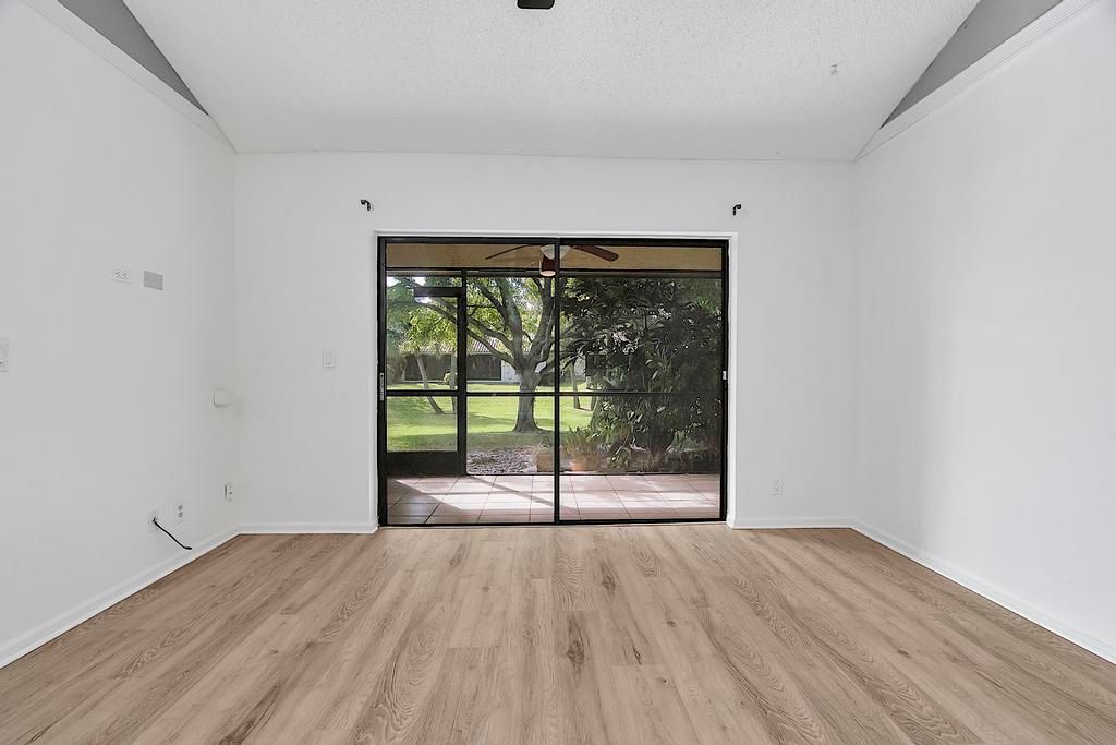 Active With Contract: $399,000 (2 beds, 2 baths, 1062 Square Feet)