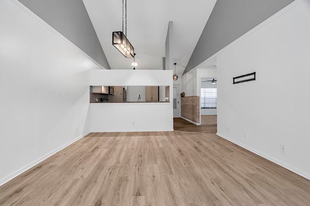 Active With Contract: $399,000 (2 beds, 2 baths, 1062 Square Feet)