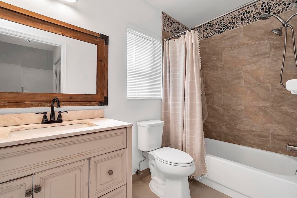 Active With Contract: $399,000 (2 beds, 2 baths, 1062 Square Feet)