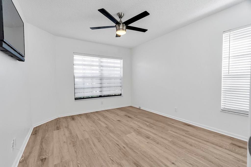 Active With Contract: $399,000 (2 beds, 2 baths, 1062 Square Feet)