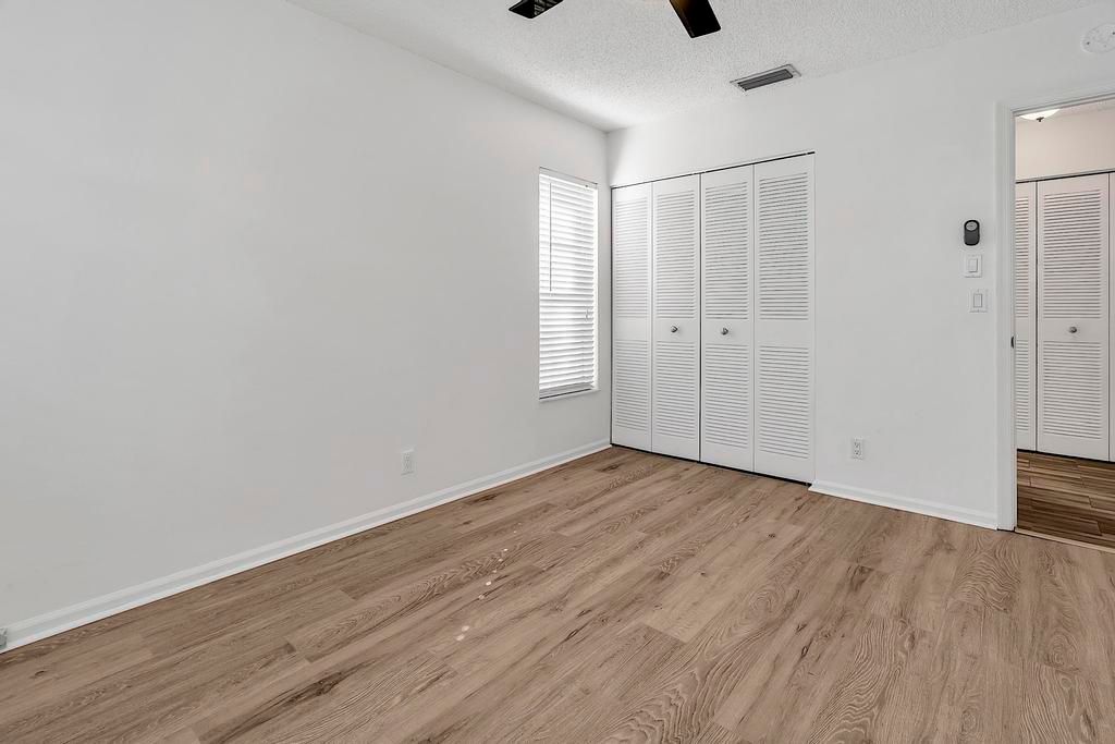 Active With Contract: $399,000 (2 beds, 2 baths, 1062 Square Feet)