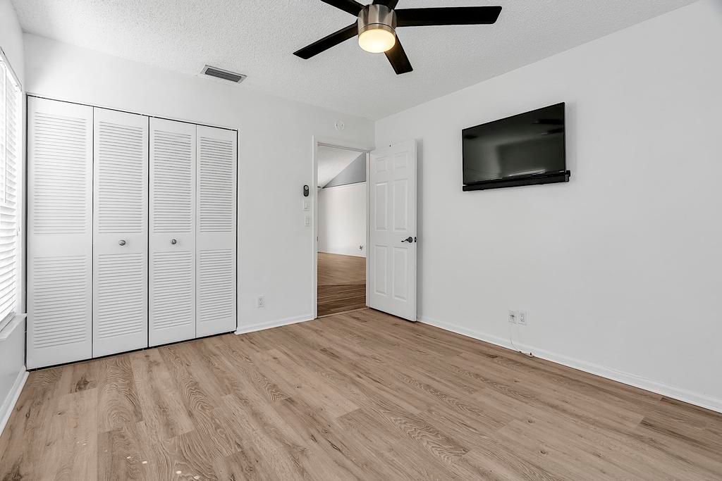 Active With Contract: $399,000 (2 beds, 2 baths, 1062 Square Feet)