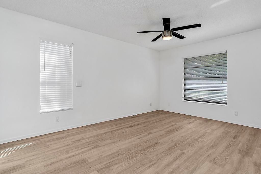 Active With Contract: $399,000 (2 beds, 2 baths, 1062 Square Feet)