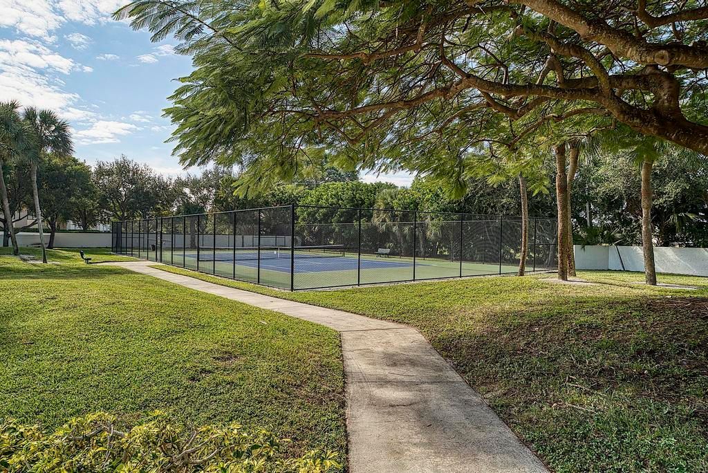 Active With Contract: $399,000 (2 beds, 2 baths, 1062 Square Feet)