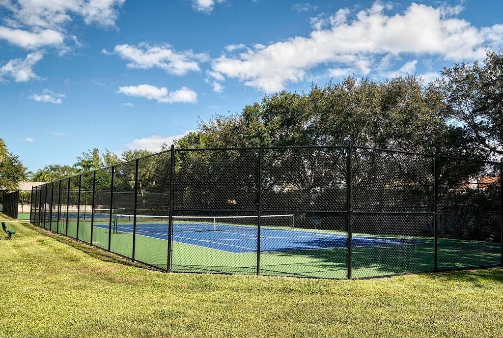 Active With Contract: $399,000 (2 beds, 2 baths, 1062 Square Feet)