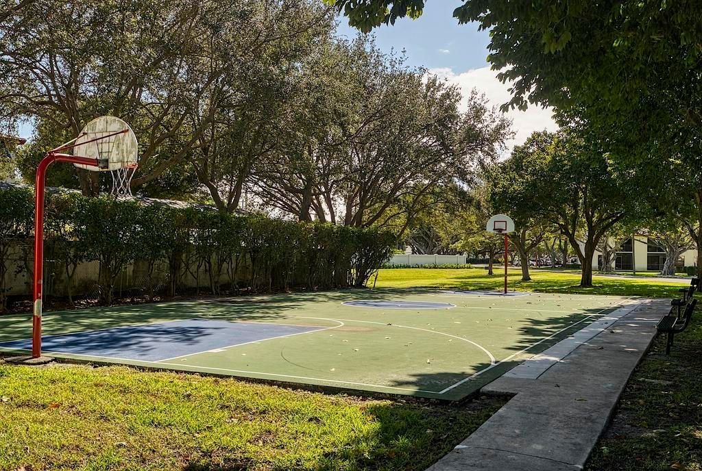 Active With Contract: $399,000 (2 beds, 2 baths, 1062 Square Feet)