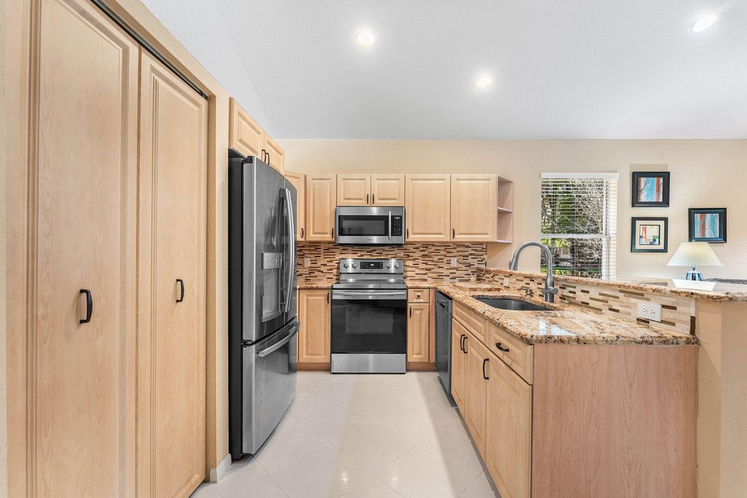 En Venta: $449,900 (3 camas, 2 baños, 1708 Pies cuadrados)