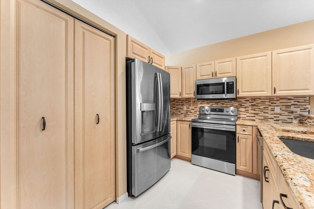 En Venta: $449,900 (3 camas, 2 baños, 1708 Pies cuadrados)