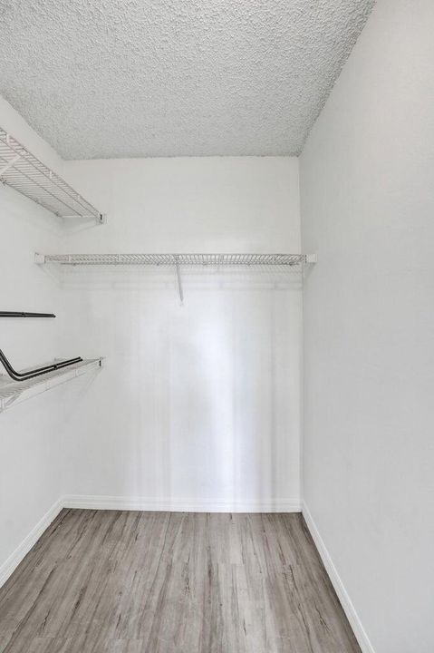 待售: $190,000 (2 贝兹, 1 浴室, 1035 平方英尺)