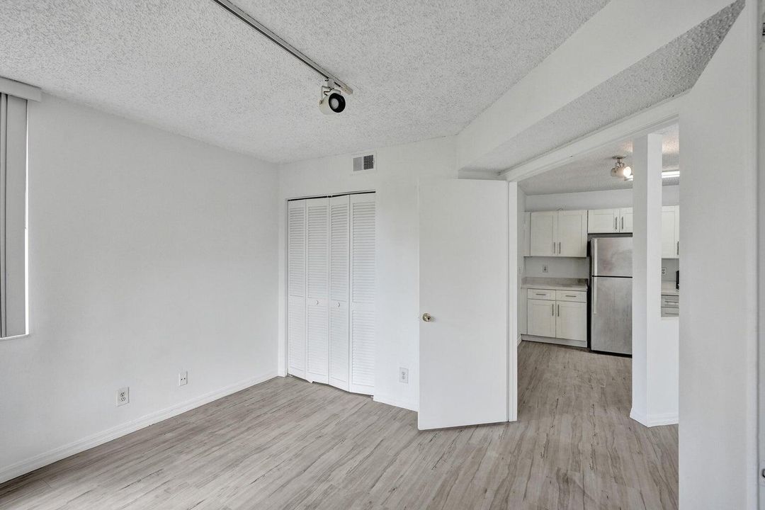 待售: $190,000 (2 贝兹, 1 浴室, 1035 平方英尺)