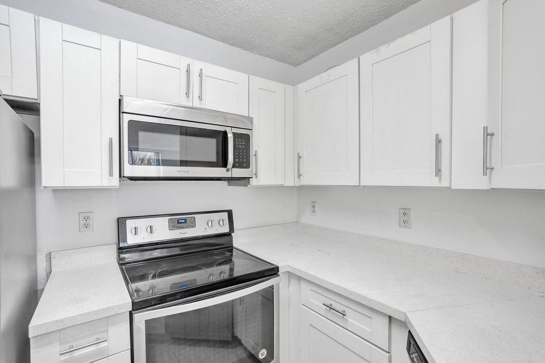 待售: $190,000 (2 贝兹, 1 浴室, 1035 平方英尺)