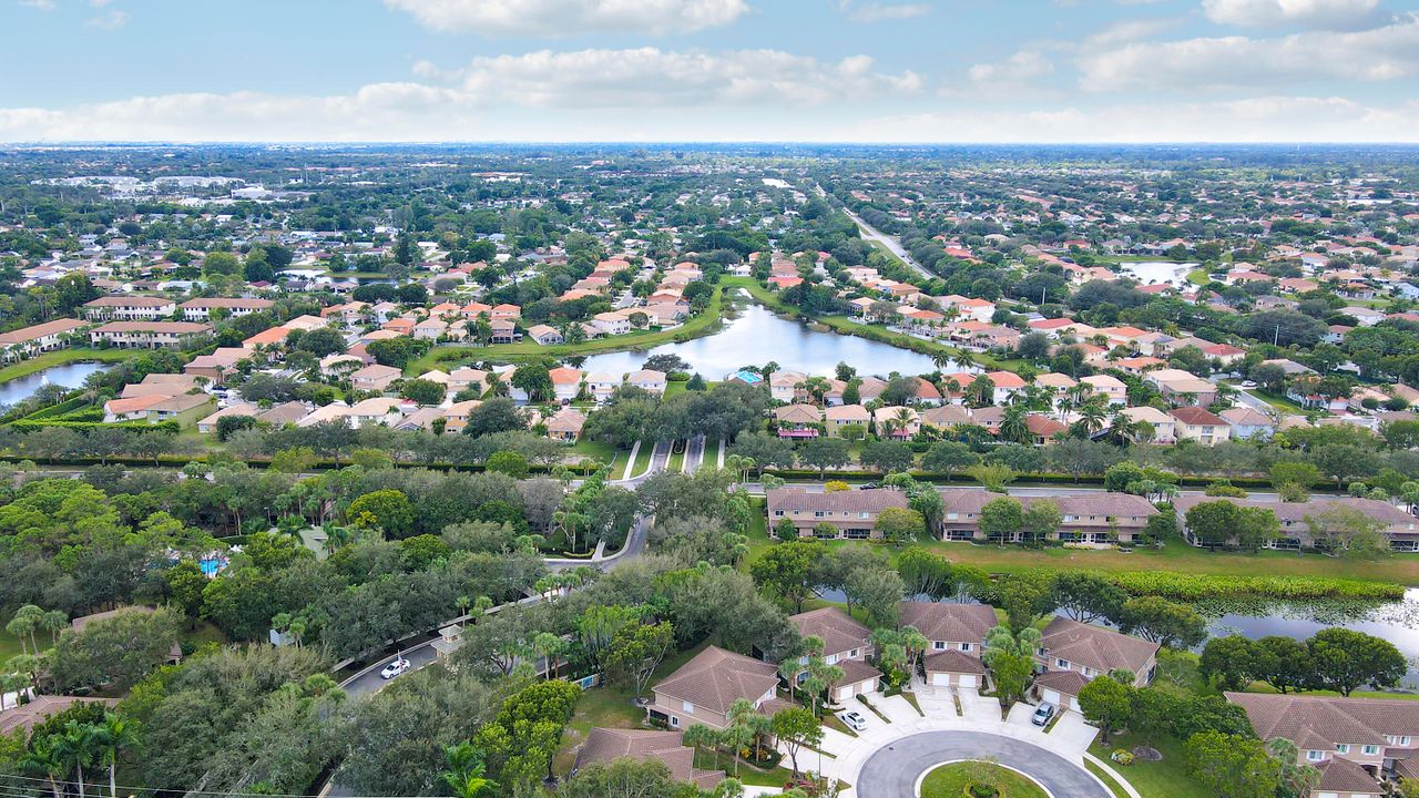 En Venta: $460,000 (4 camas, 2 baños, 1628 Pies cuadrados)