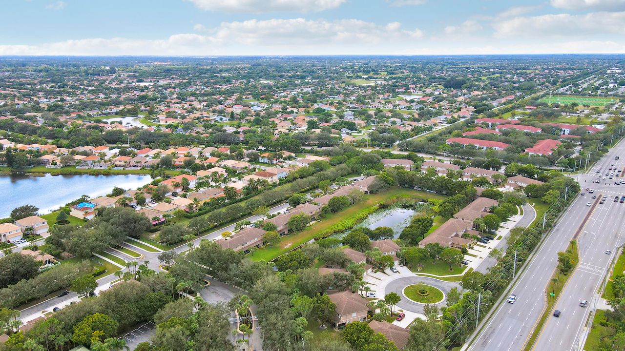 En Venta: $460,000 (4 camas, 2 baños, 1628 Pies cuadrados)