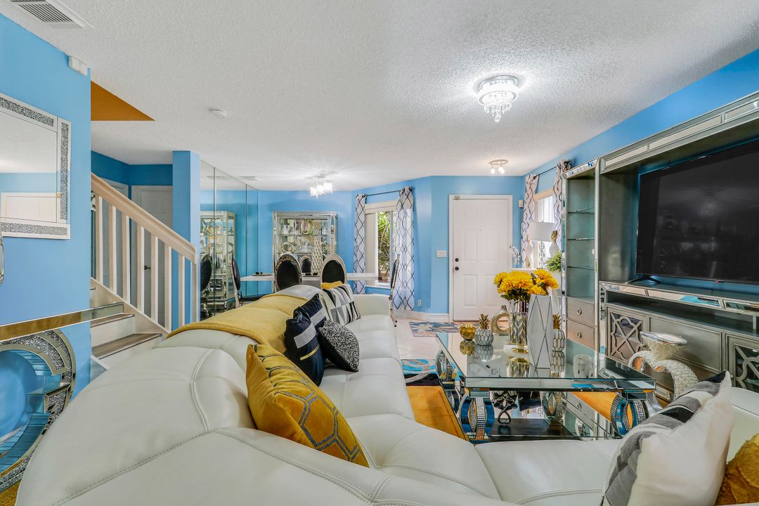 En Venta: $460,000 (4 camas, 2 baños, 1628 Pies cuadrados)