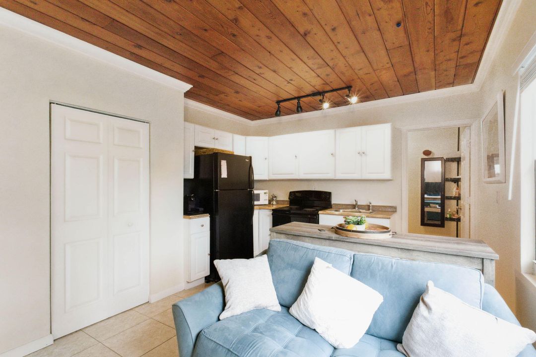 В аренду: $1,800 (1 спален, 1 ванн, 600 Квадратных фут)