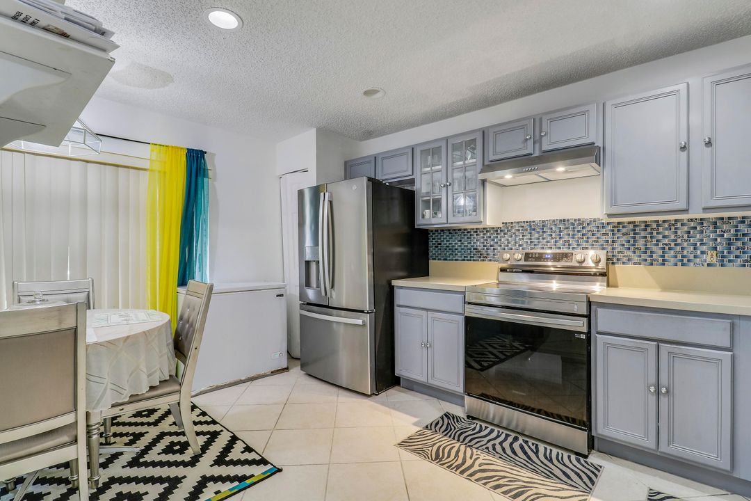 En Venta: $460,000 (4 camas, 2 baños, 1628 Pies cuadrados)