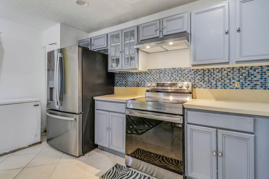 En Venta: $460,000 (4 camas, 2 baños, 1628 Pies cuadrados)