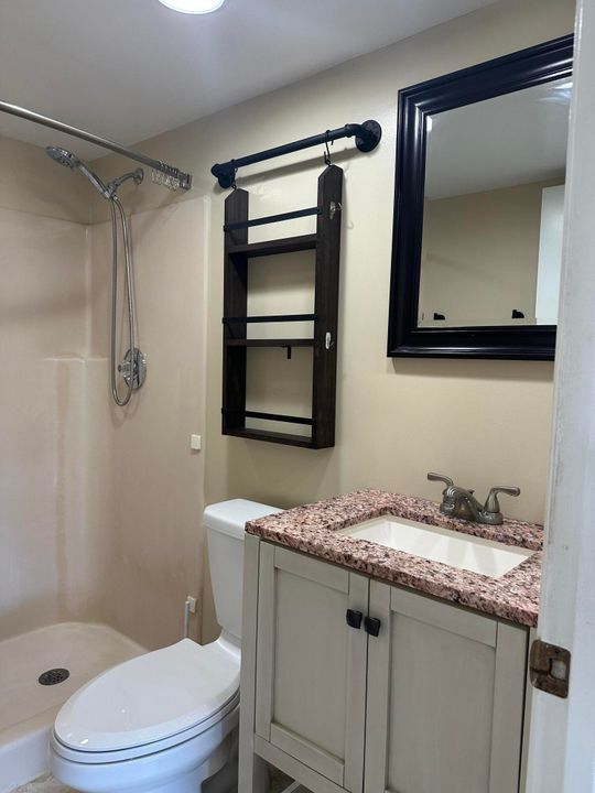 For Rent: $2,200 (2 beds, 2 baths, 735 Square Feet)