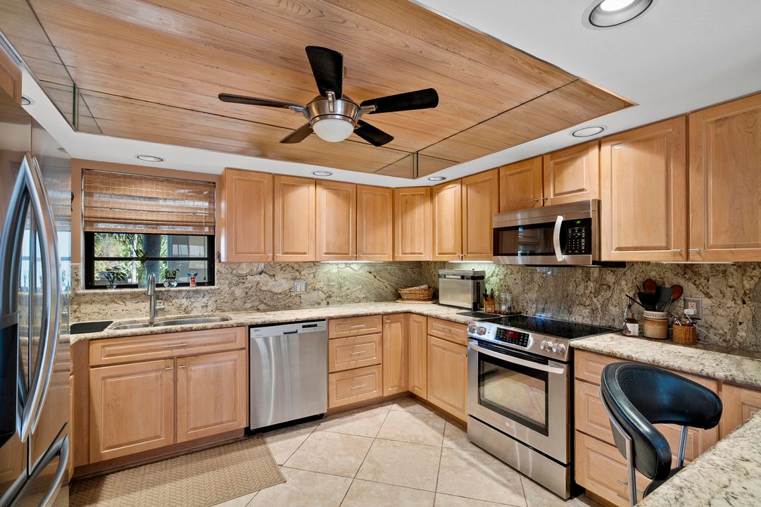 For Sale: $695,000 (2 beds, 2 baths, 1620 Square Feet)