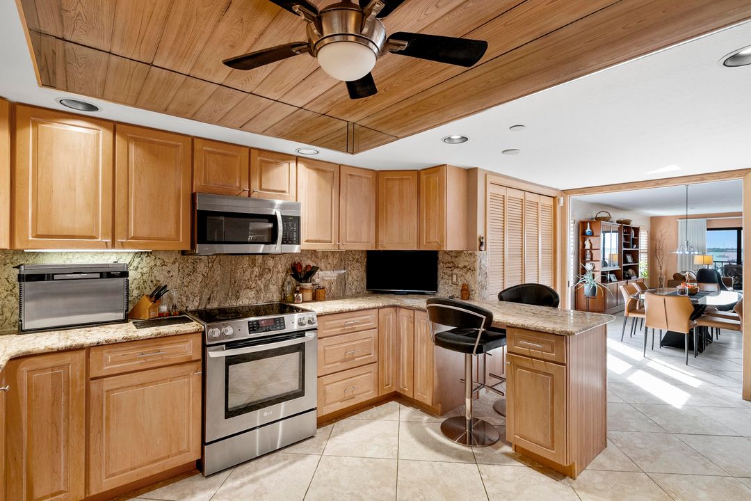 For Sale: $695,000 (2 beds, 2 baths, 1620 Square Feet)