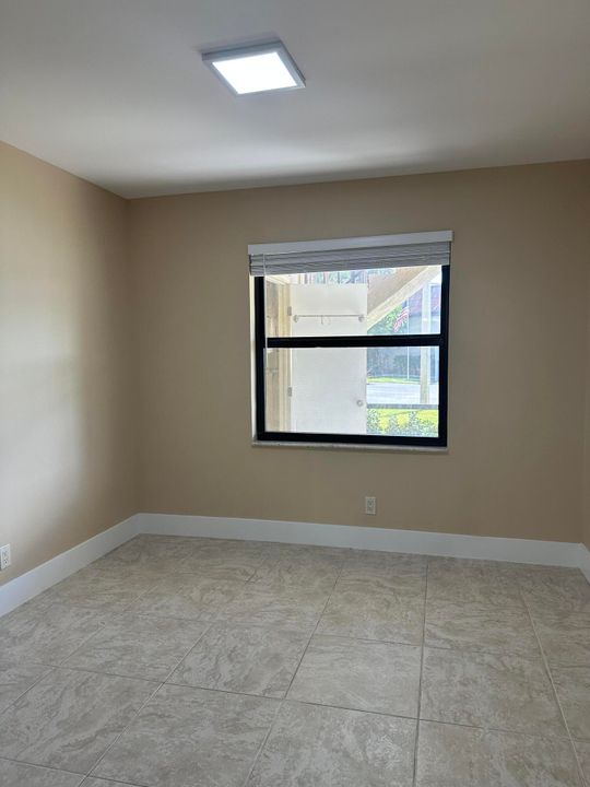 For Rent: $2,200 (2 beds, 2 baths, 735 Square Feet)