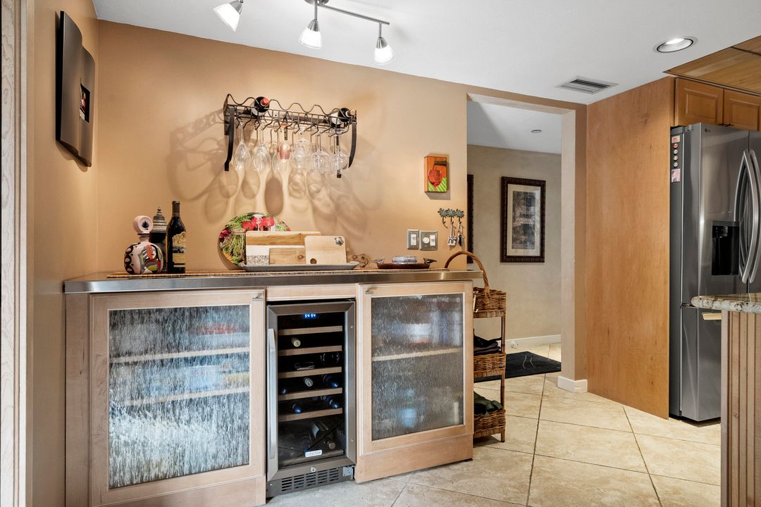 For Sale: $695,000 (2 beds, 2 baths, 1620 Square Feet)